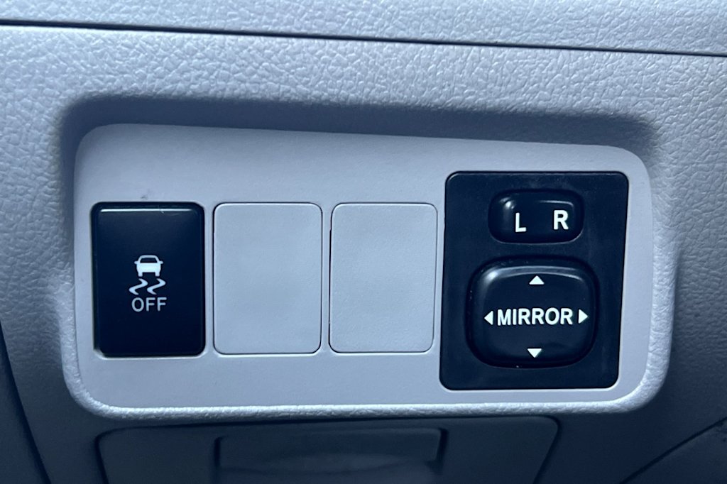 Thumbnail: 2011 Toyota Corolla - 29