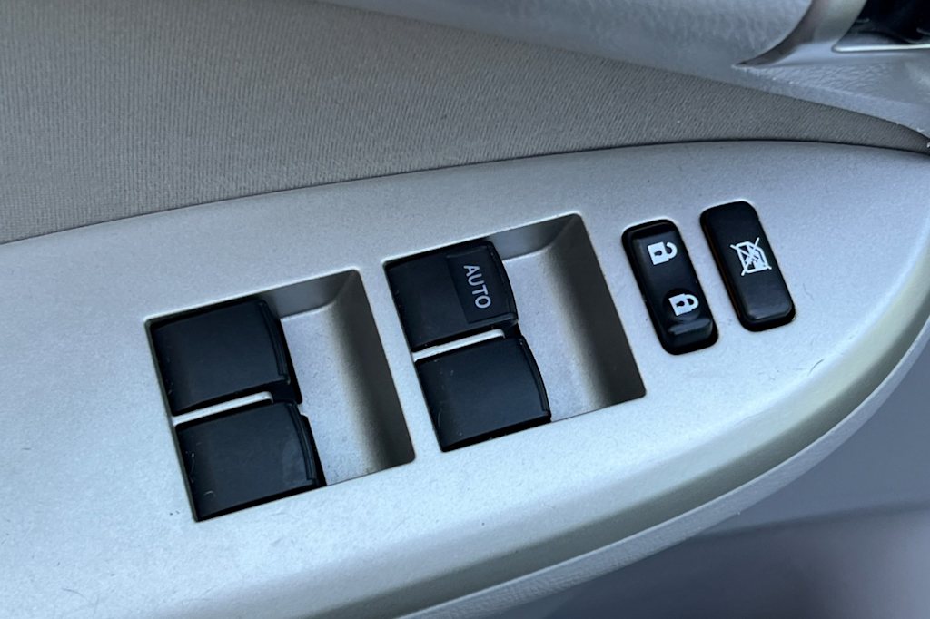 Thumbnail: 2011 Toyota Corolla - 20