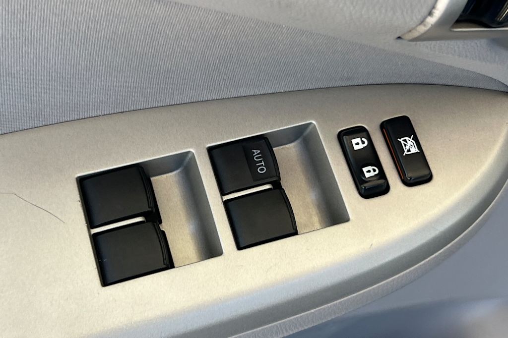 Thumbnail: 2010 Toyota Corolla - 21