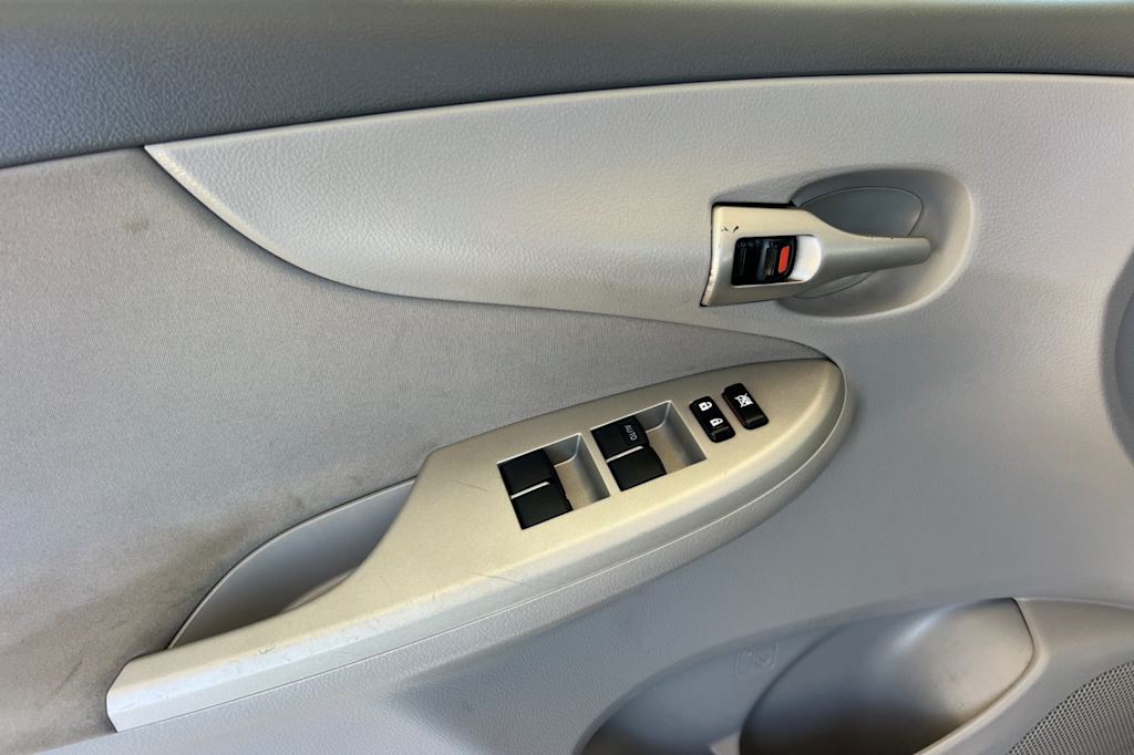 Thumbnail: 2010 Toyota Corolla - 20