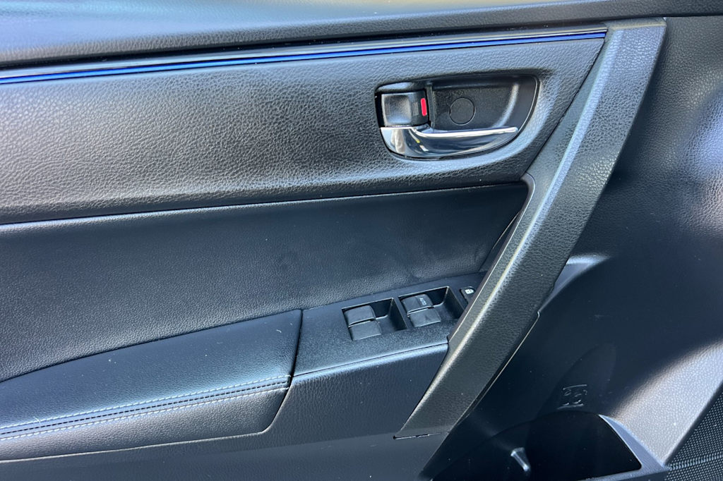 Thumbnail: 2018 Toyota Corolla - 18