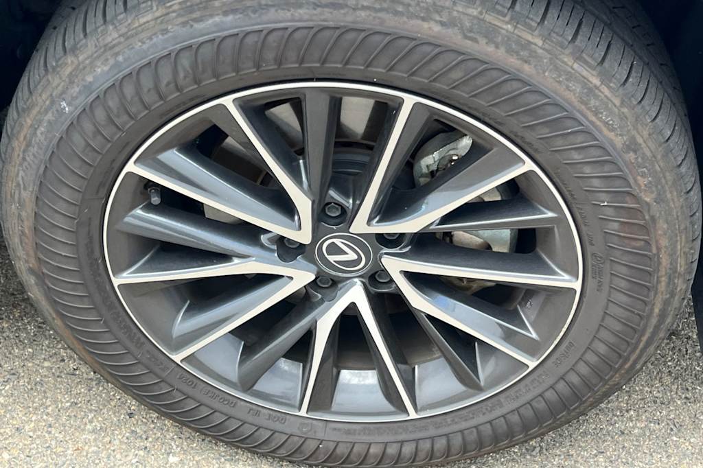 Thumbnail: 2024 Lexus ES - 17