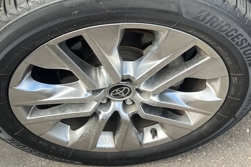 Thumbnail: 2021 Toyota RAV4 - 16