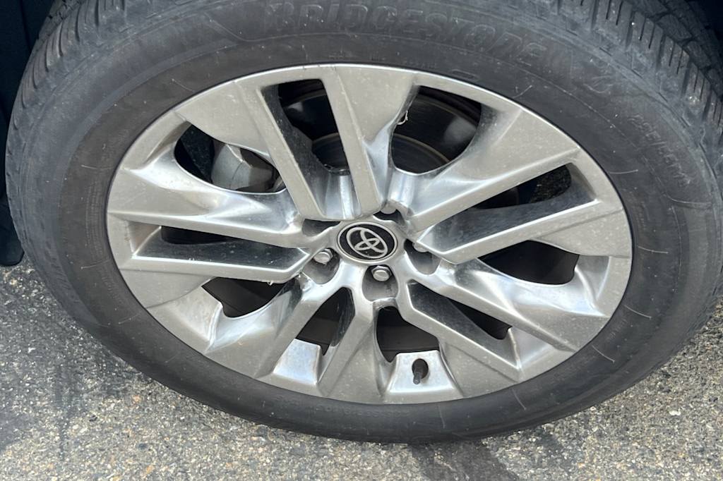 Thumbnail: 2021 Toyota RAV4 - 6