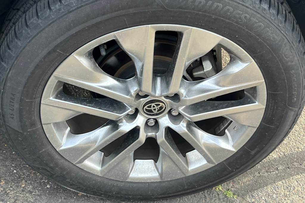 Thumbnail: 2021 Toyota RAV4 - 23