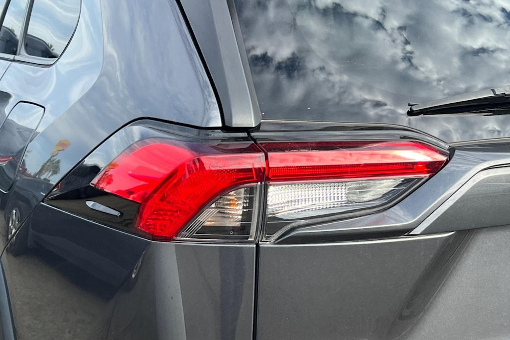 Thumbnail: 2021 Toyota RAV4 - 21