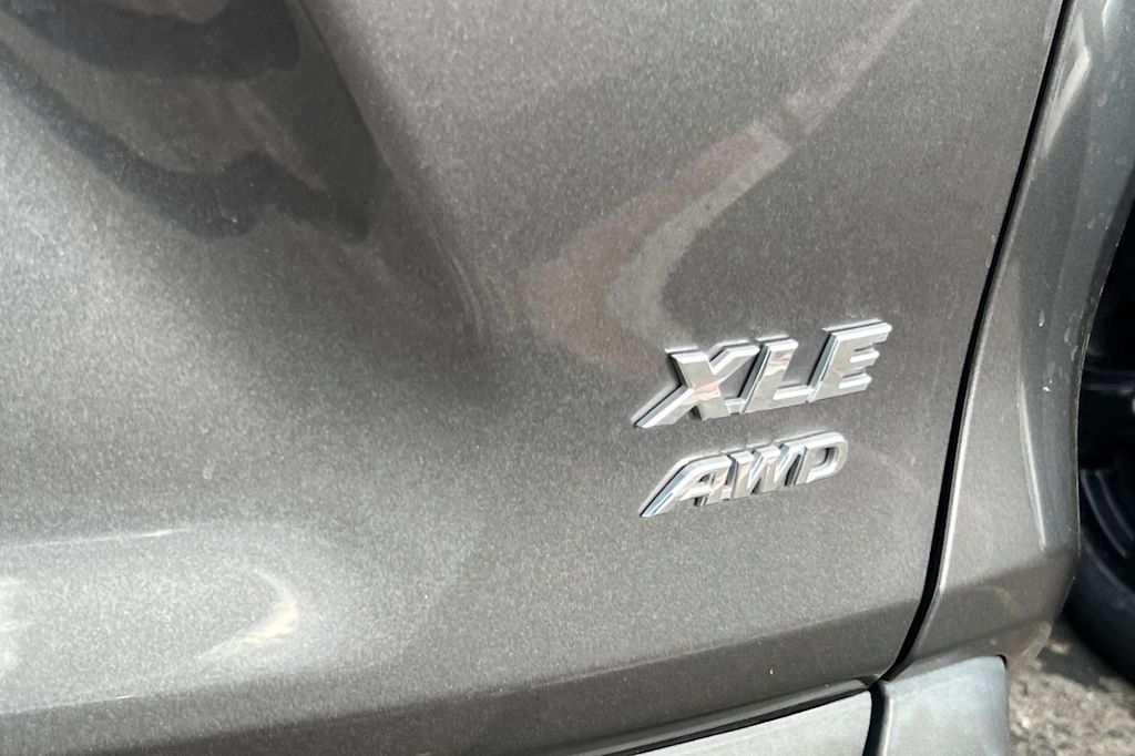 Thumbnail: 2021 Toyota RAV4 - 22