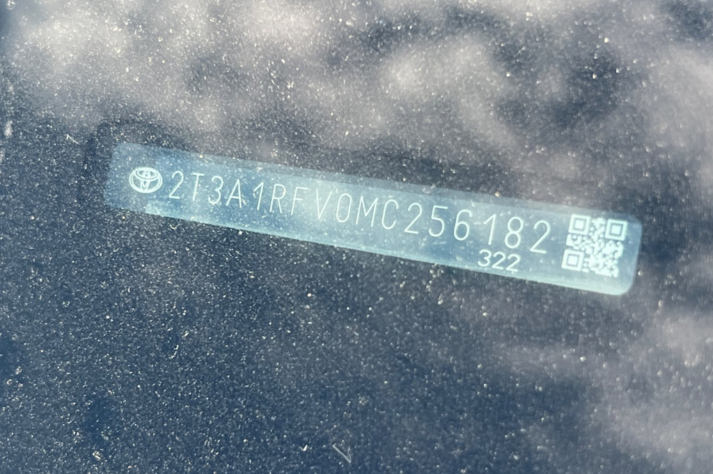 Thumbnail: 2021 Toyota RAV4 - 8