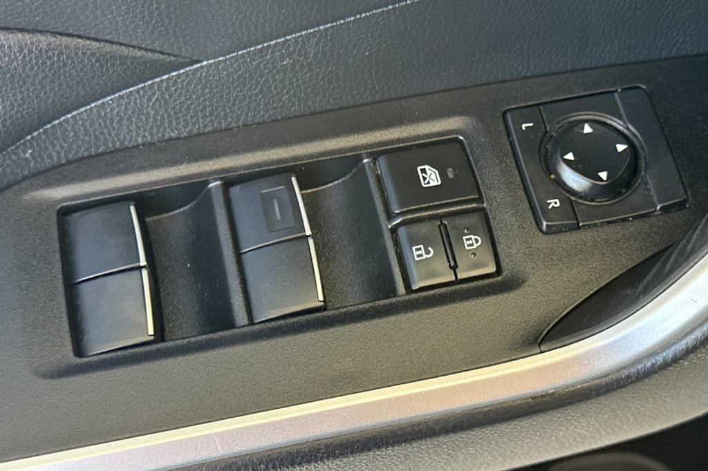 Thumbnail: 2021 Toyota RAV4 - 22
