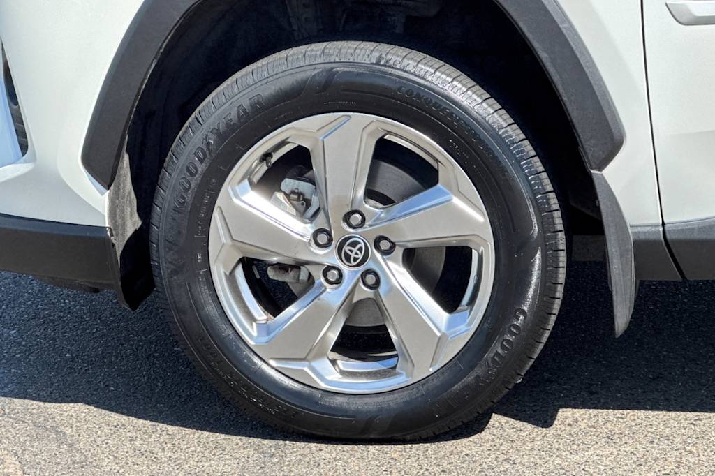 Thumbnail: 2021 Toyota RAV4 - 8