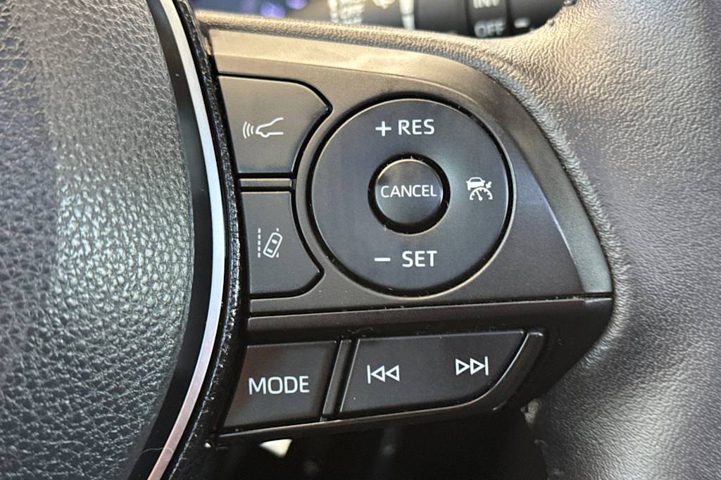 Thumbnail: 2021 Toyota RAV4 - 30