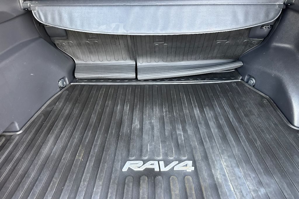 Thumbnail: 2021 Toyota RAV4 - 16