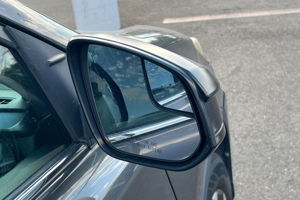 Thumbnail: 2016 Toyota RAV4 - 17