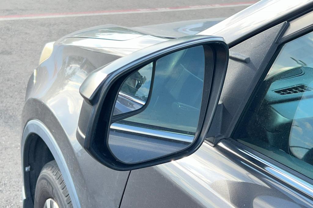 Thumbnail: 2016 Toyota RAV4 - 11