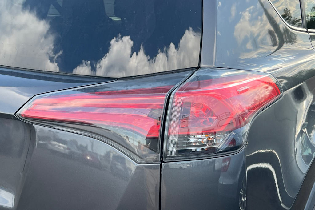Thumbnail: 2016 Toyota RAV4 - 19
