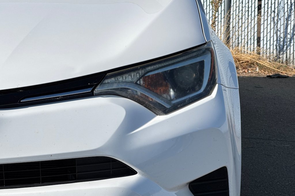 Thumbnail: 2016 Toyota RAV4 - 15
