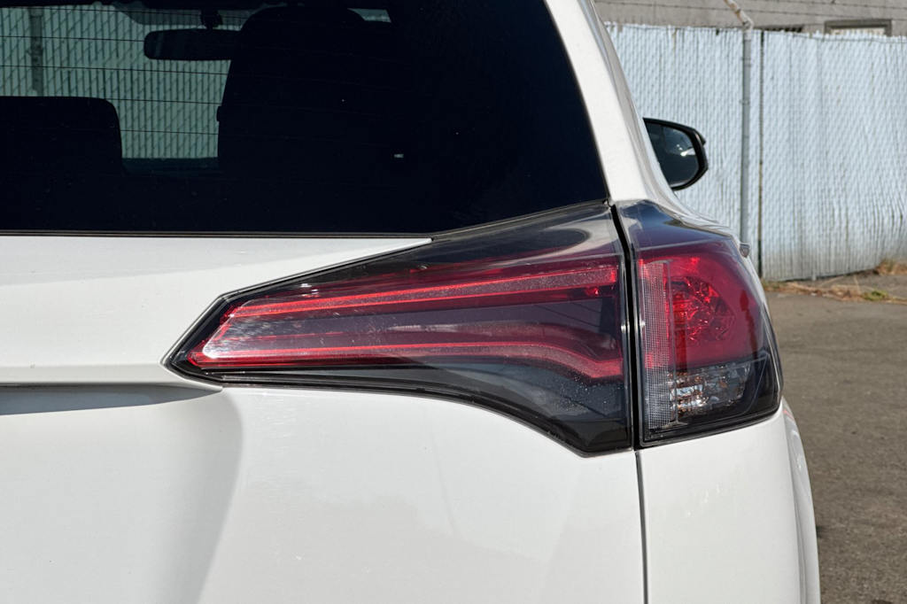 Thumbnail: 2016 Toyota RAV4 - 22