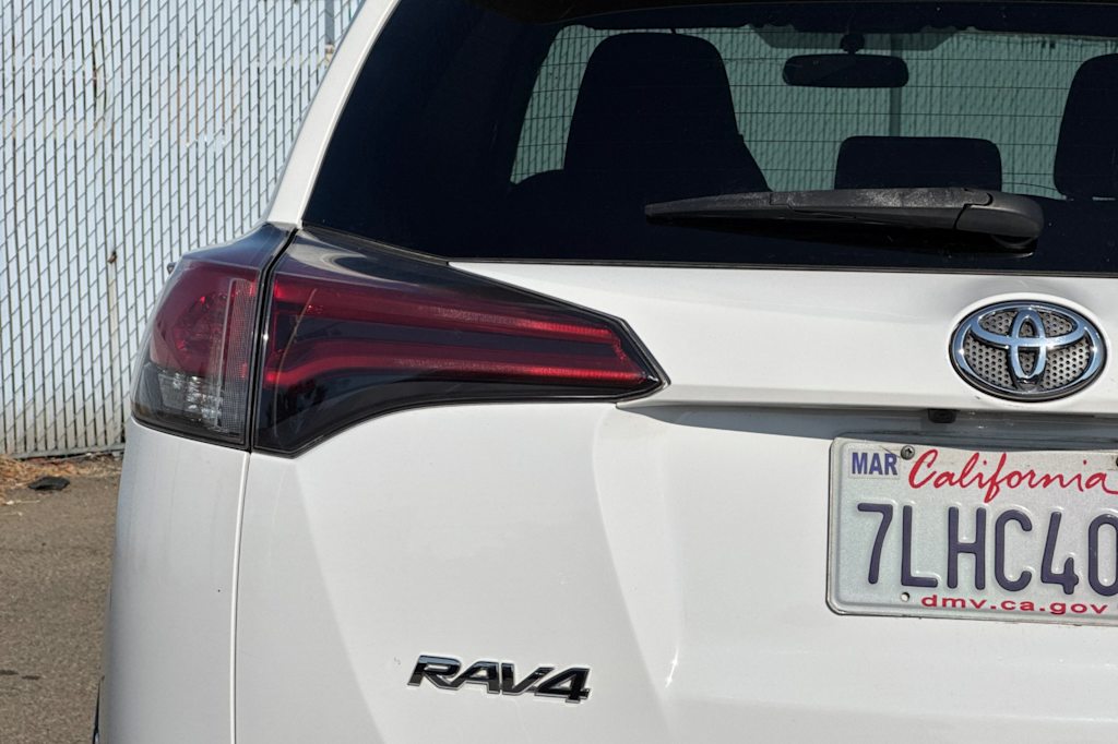 Thumbnail: 2016 Toyota RAV4 - 24