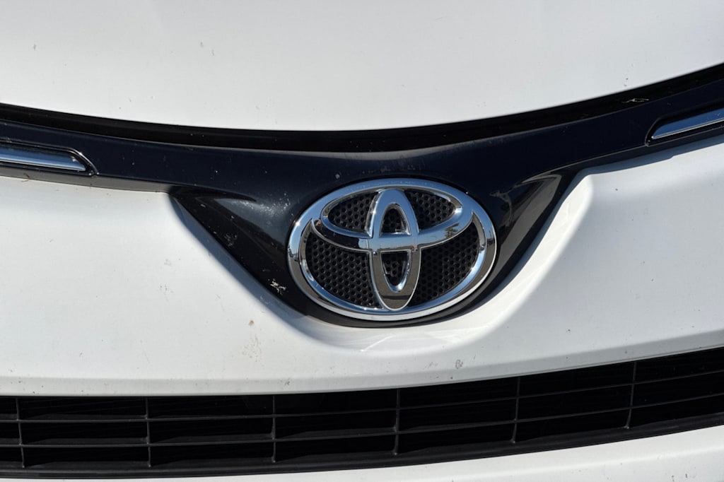 Thumbnail: 2016 Toyota RAV4 - 17
