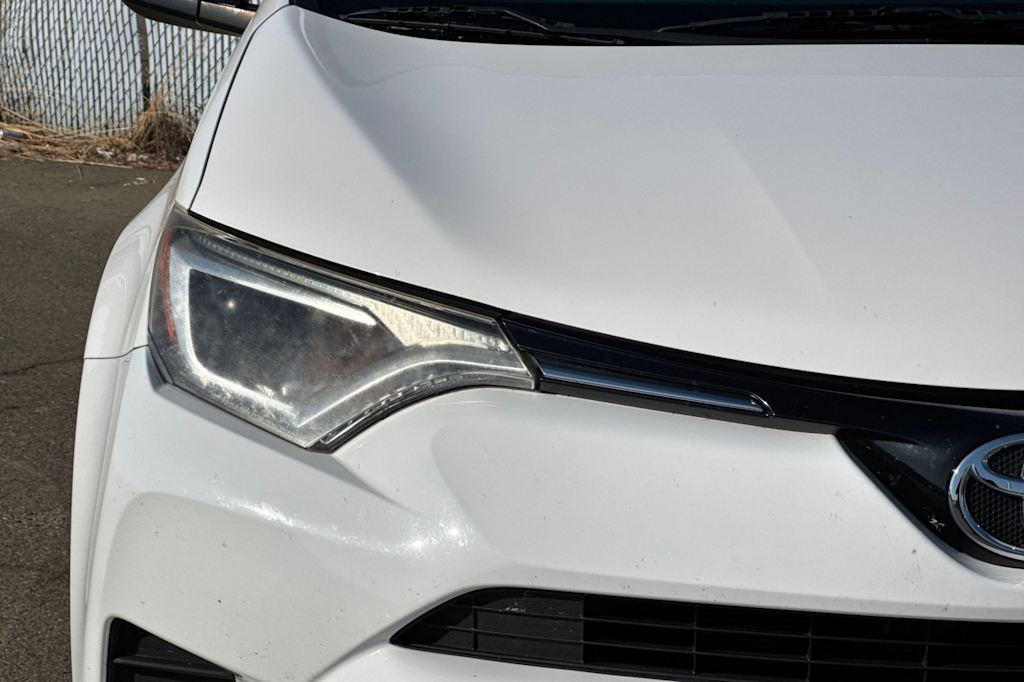 Thumbnail: 2016 Toyota RAV4 - 18