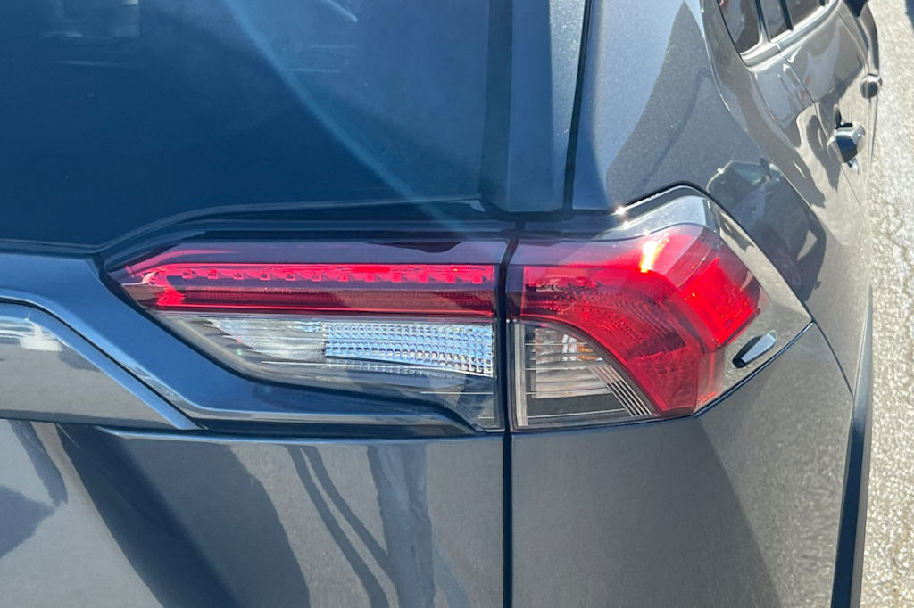 Thumbnail: 2022 Toyota RAV4 - 20