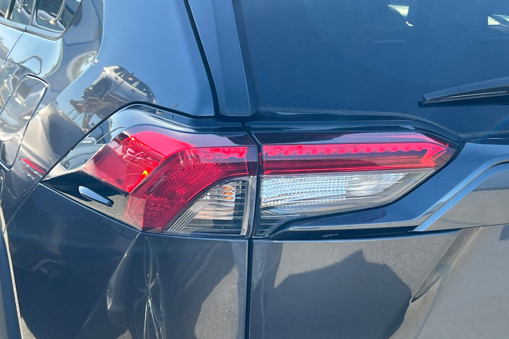 Thumbnail: 2022 Toyota RAV4 - 21