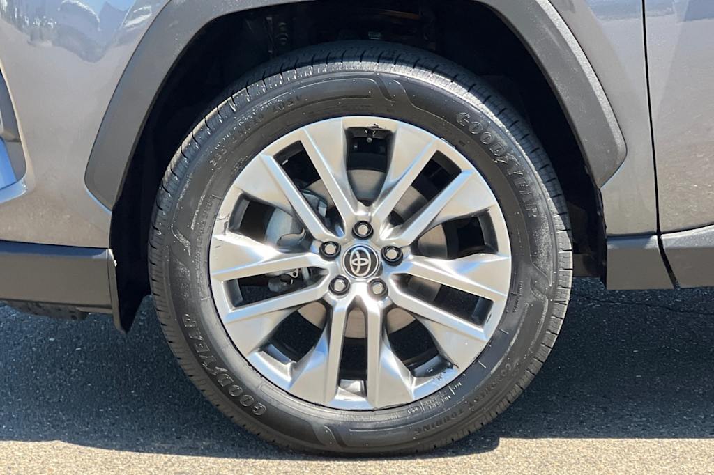 Thumbnail: 2022 Toyota RAV4 - 8