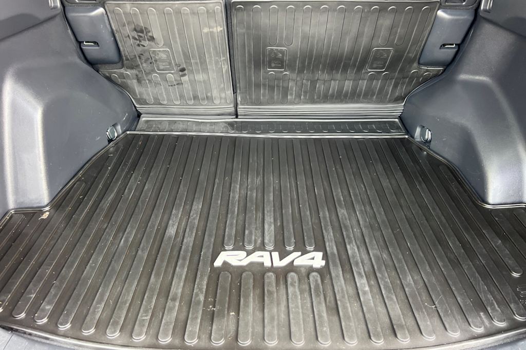 Thumbnail: 2021 Toyota RAV4 - 15