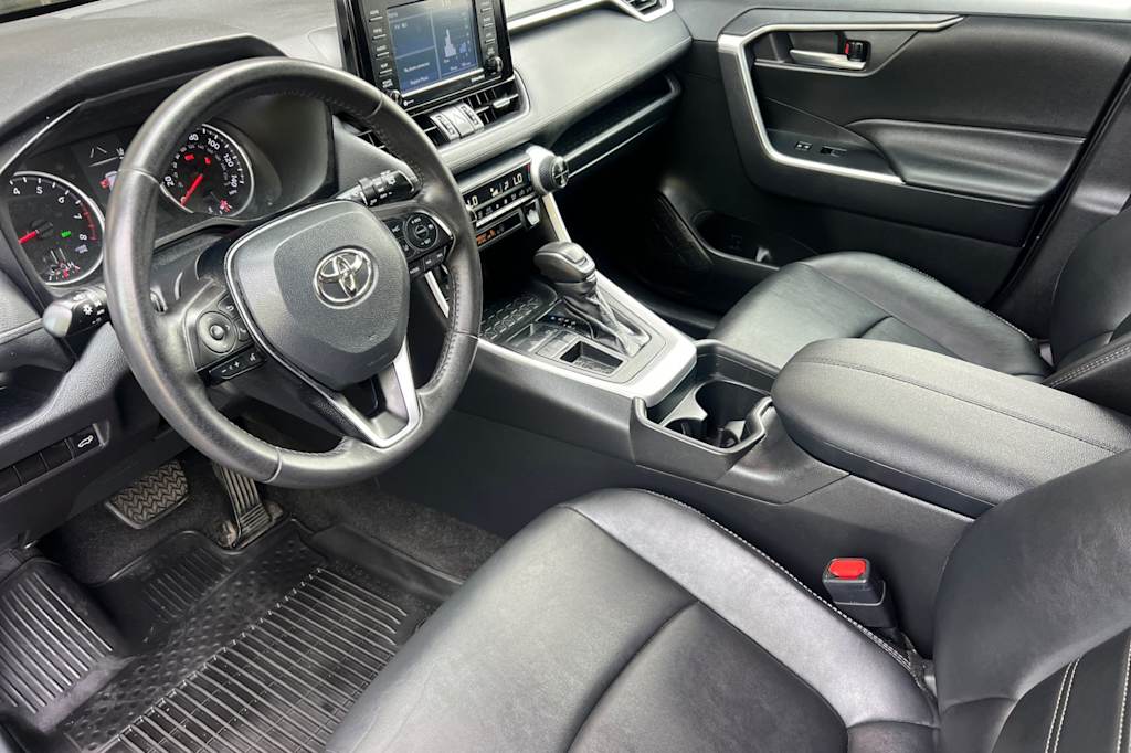 Thumbnail: 2021 Toyota RAV4 - 8