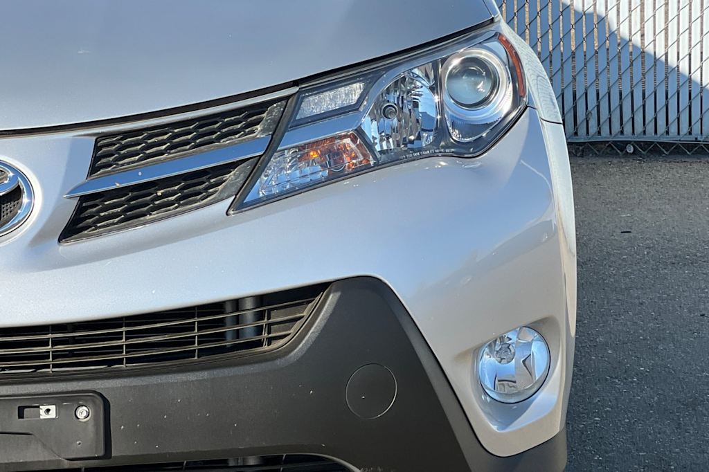Thumbnail: 2013 Toyota RAV4 - 16