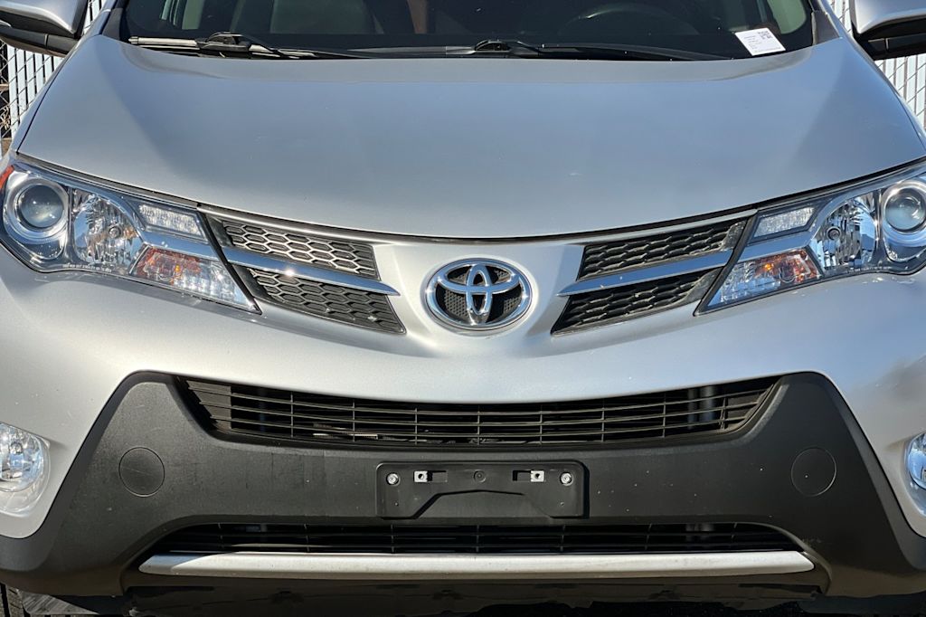 Thumbnail: 2013 Toyota RAV4 - 17