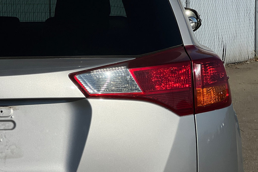 Thumbnail: 2013 Toyota RAV4 - 22