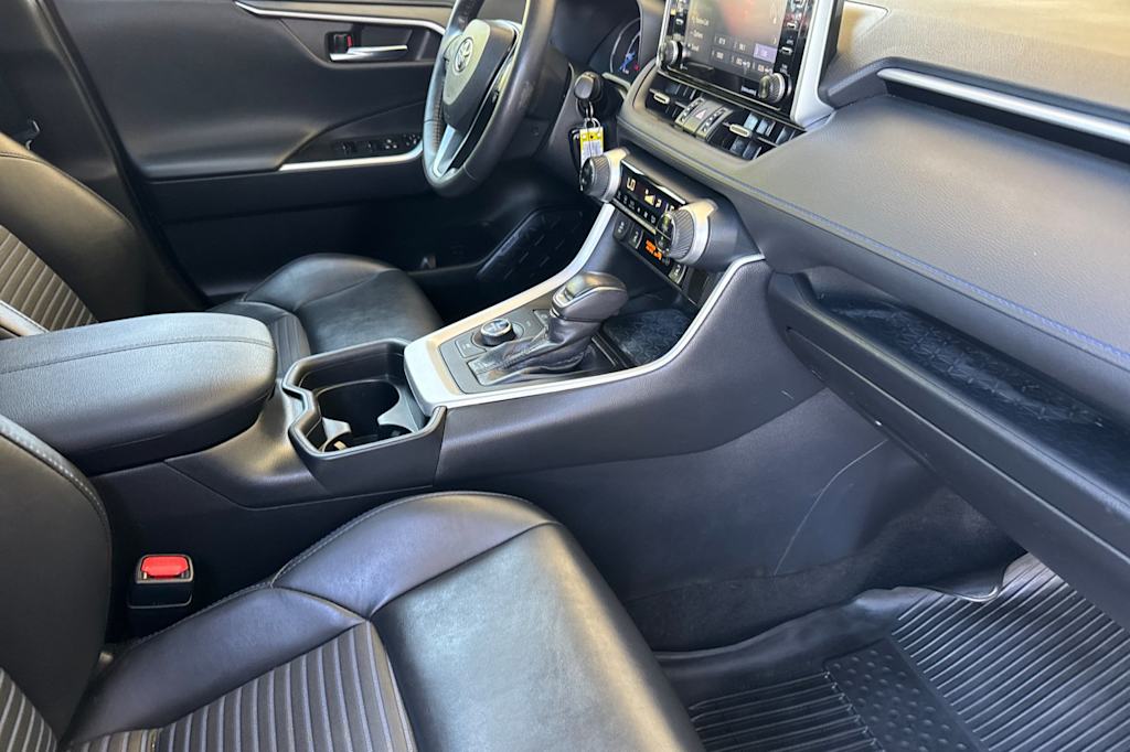 Thumbnail: 2021 Toyota RAV4 - 12