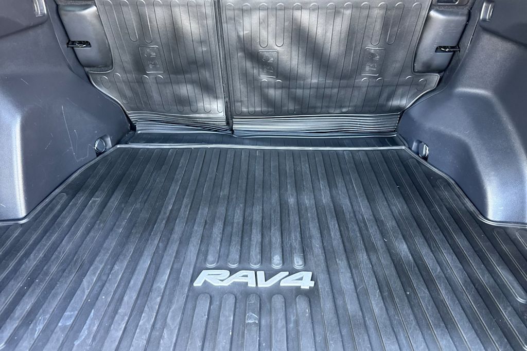 Thumbnail: 2021 Toyota RAV4 - 7