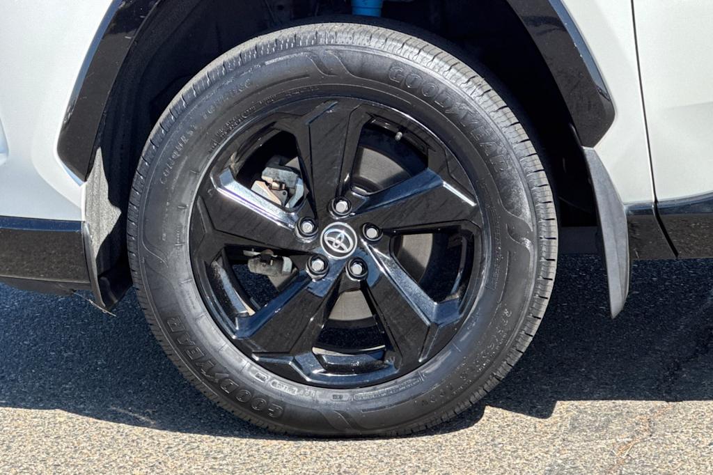 Thumbnail: 2021 Toyota RAV4 - 8