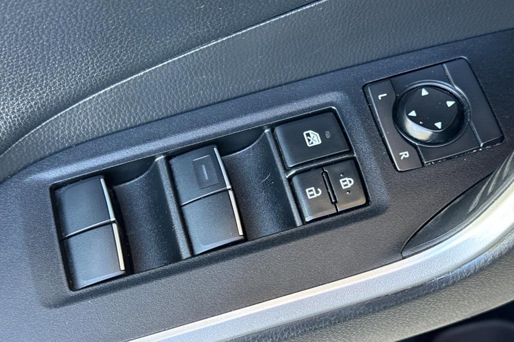 Thumbnail: 2021 Toyota RAV4 - 22