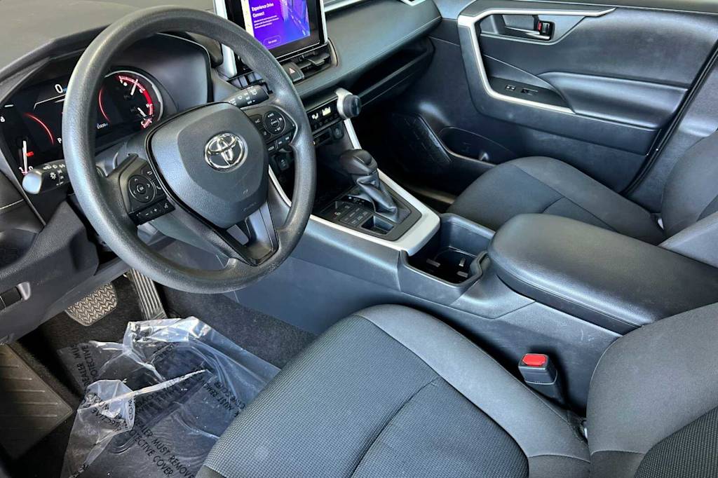 2023 Toyota RAV4 LE 8