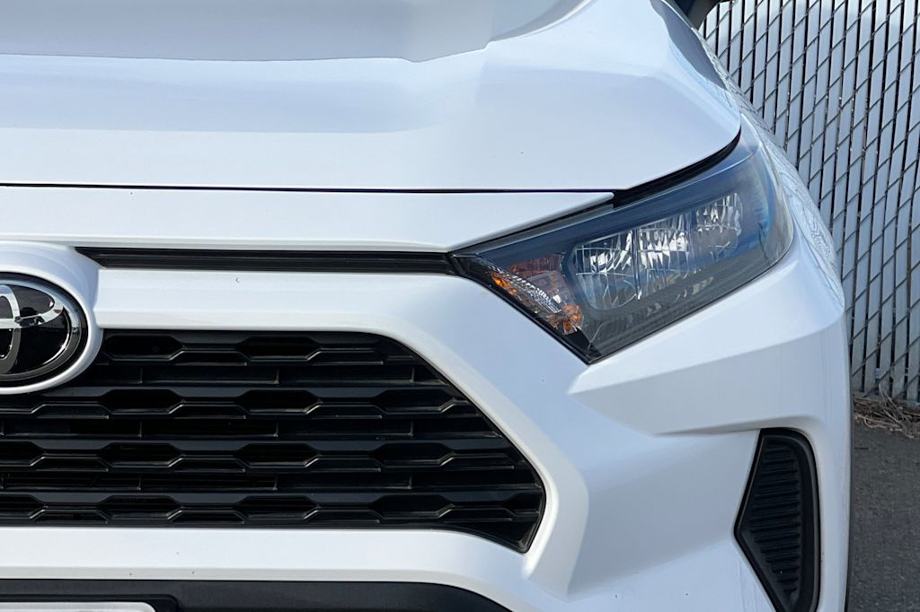 Thumbnail: 2022 Toyota RAV4 - 16