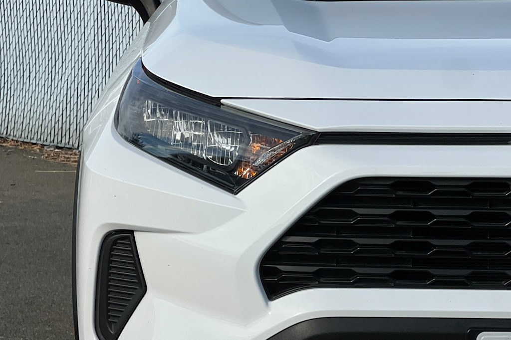 Thumbnail: 2022 Toyota RAV4 - 18