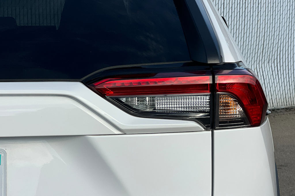 Thumbnail: 2022 Toyota RAV4 - 22