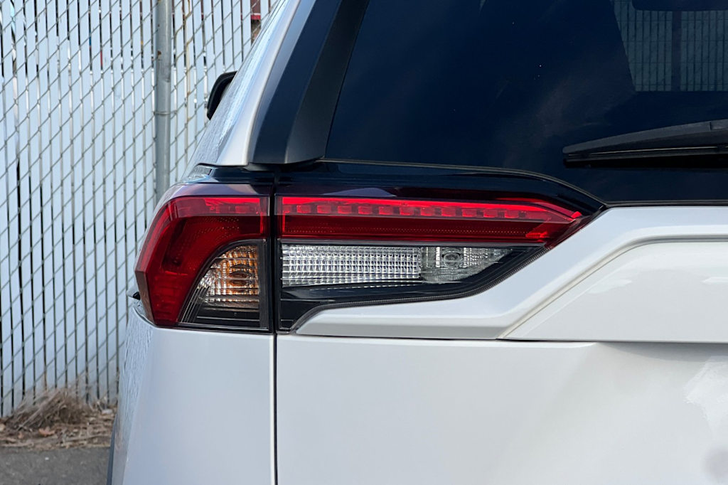 Thumbnail: 2022 Toyota RAV4 - 24