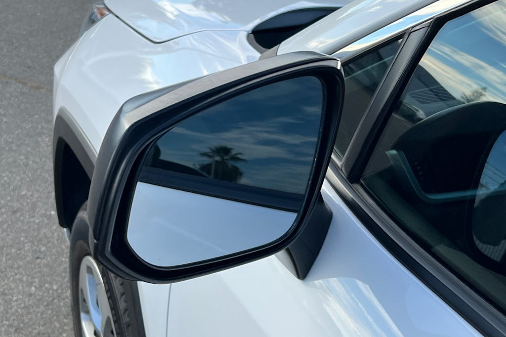 Thumbnail: 2022 Toyota RAV4 - 14