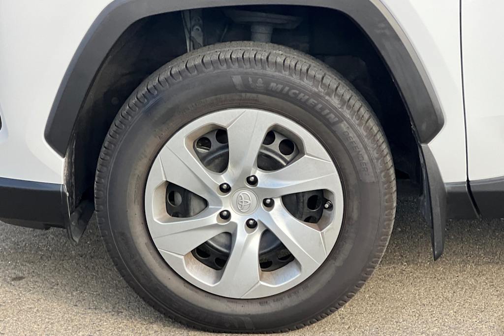 Thumbnail: 2022 Toyota RAV4 - 8