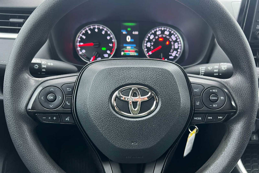 2020 Toyota RAV4 LE 26