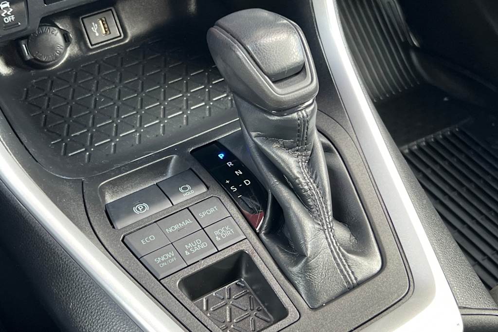 Thumbnail: 2023 Toyota RAV4 - 13