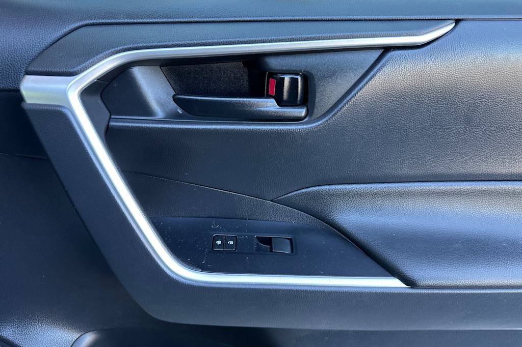 Thumbnail: 2019 Toyota RAV4 - 25