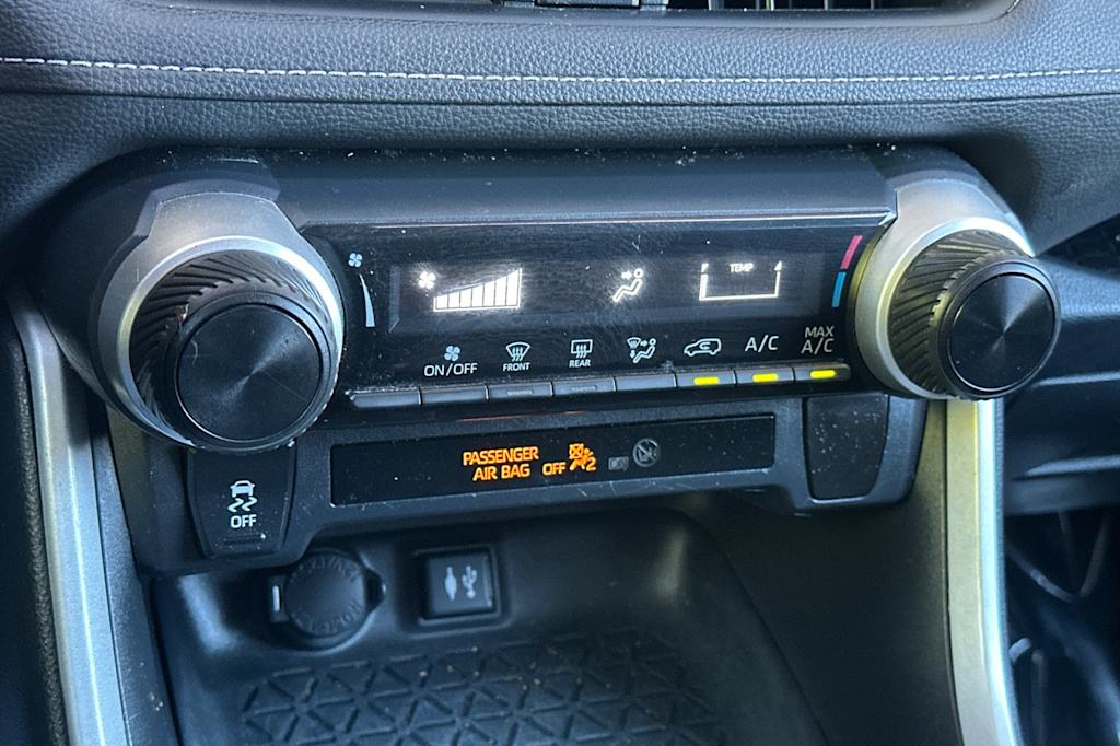 Thumbnail: 2019 Toyota RAV4 - 27