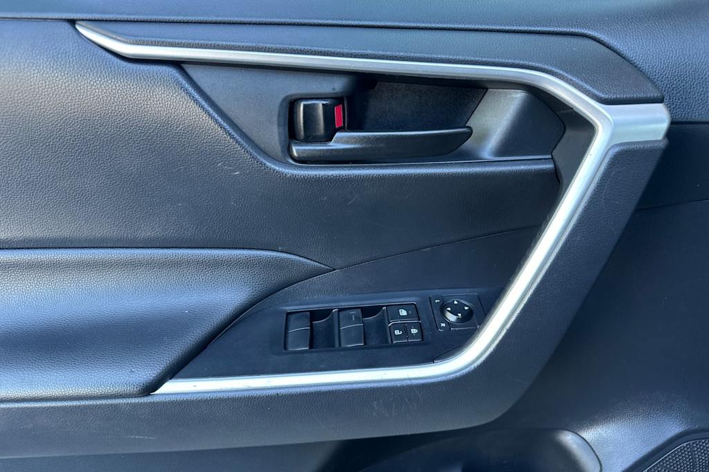 Thumbnail: 2019 Toyota RAV4 - 22