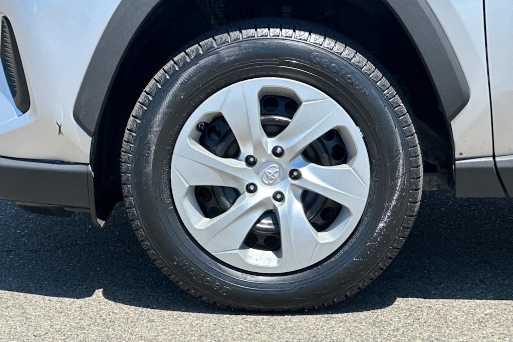 Thumbnail: 2019 Toyota RAV4 - 8