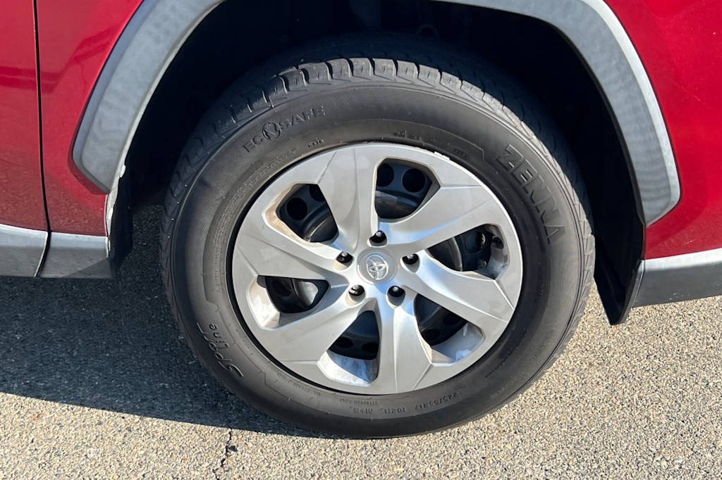 Thumbnail: 2020 Toyota RAV4 - 19
